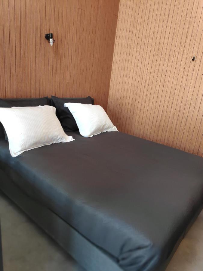 Bij Ons 'Niek Apartment Den Dungen Bagian luar foto