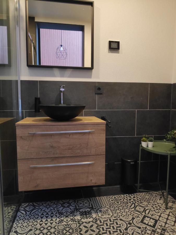 Bij Ons 'Niek Apartment Den Dungen Bagian luar foto